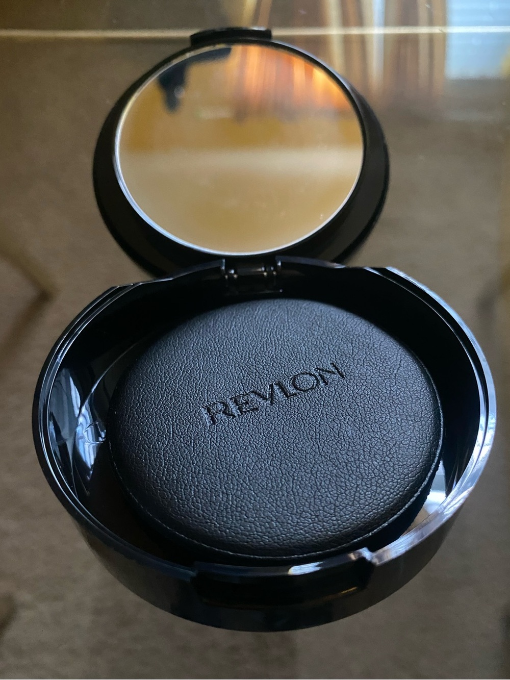 Revlon ColorStay Pressed Powder - Light 820 - Picture 3 of 4